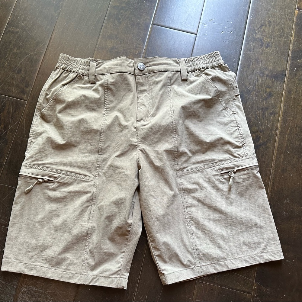 Men’s  Green CARGO SHORTS Relaxed Fit - Belt Loops “L” Pockets Zipper Front